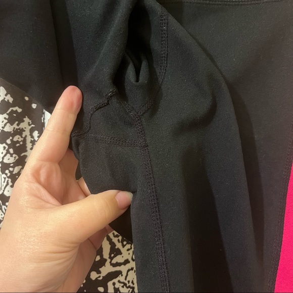 Fabletics Black Pink Insert Panels Athletic Workout Capri Leggings - Picture 7 of 9